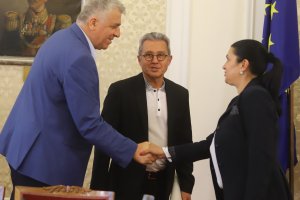 Политиците си мислят че са много хитри и винаги могат да