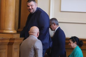 Напрежението около парламентарните консултации за намаляването на държавната субсидия за