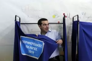 Консерваторите печелят убедително местния вот в Гърция