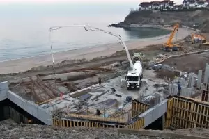 В разгара на лятото държавата пише правила за палатките на плажа 