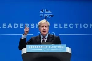 Консервативната партия печели изборите във Великобритания