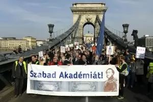 Орбан реши да подчини и учените в Унгария