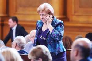 Управляващите продължават да използват закона за извънредното положение за да