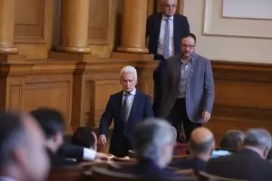 "Атака" поиска Караянчева да закрие ПГ на "Обединени патриоти"