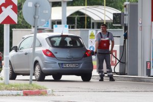 Петролният бизнес смята че отстъпката от 25 стотинки на литър