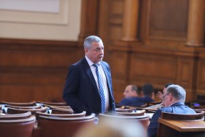 Седмици след като парламентът не прие забраната за пушене на