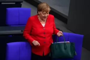 И Меркел заговори за компромис 
             при избора на шеф на ЕК