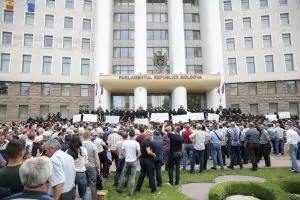 Молдова изпадна в тежка политическа криза