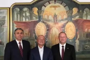  На Доган му омръзна да е сив бизнесмен, на Пеевски – сив политик