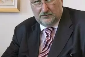 Учебниците по история –
да простиш не значи да забравиш