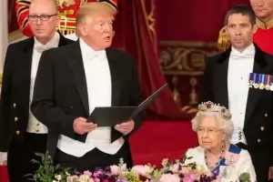 Елизабет II напомни на Тръмп значението на международните институции