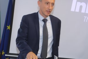 Просветният министър Красимир Вълчев е готов да утвърди три от