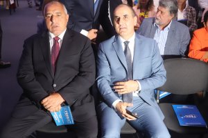 Въпросът в каква посока ще поеме Цветан Цветанов след безславното му