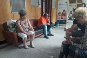 В спора кой да плаща болничните и как да се