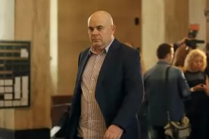 Прокуратурата чисти Гешев с хвалба 
         за открити 38 тайни сметки в чужбина