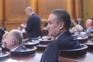 Шефът на КПКОНПИ си тръгна почистен