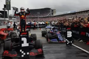  Кошмарен празник за "Мерцедес" във Формула 1