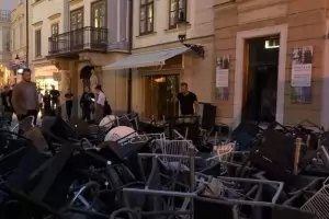 Феновете на "Левски" се отърваха леко след сблъсъците в Братислава