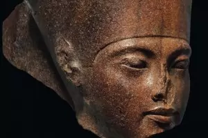 Скандал между "Кристис" и Египет за скулптура на Тутанкамон