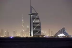 Туристите в Дубай вече могат да купуват алкохол в магазини