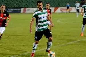 Феновете на "Черно море" посрещнаха като герой отлъчения Георги Илиев