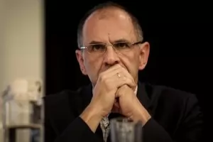 Гърция съкращава
                                         чиновниците в министерствата
