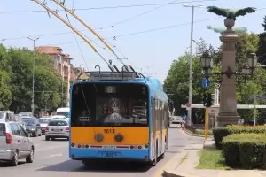 София временно спира тролейбус №8