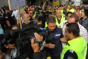 "Гешев е позор", скандираха стотици гневни от номинацията за гл. прокурор