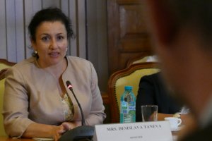 Министърът на земеделието Десислава Танева реши да се срещне с