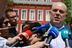 Шестима души сред които един от заместник директорите на Държавен фонд