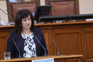 Управляващите забързаха максимално отмяната на машинния вот