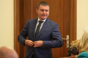 При изпращане и получаване на пощенски пратки куриерските фирми вече