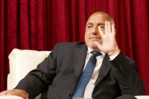 В опит да покаже че взима самостоятелно важните за държавата