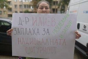 По големи свине от прасетата са единствено хората  
Любима храна на българина и