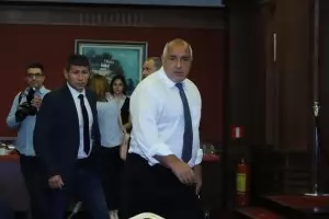 Борисов пак разби фабрика за цигари и пак е най-голямата