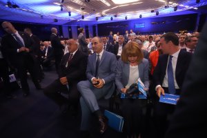 България се намира в ключов момент от бурната политическа есен