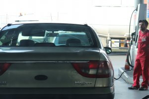 Макар цените на суровия петрол на световните борси да се