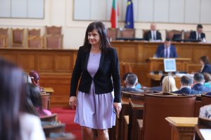 Тече информация за милиони българи Пробойните в държавната машина са отвсякъде  Управляващите