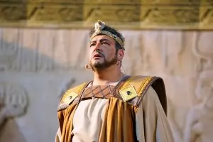 "Аида" пристига в крепостта Туида