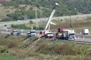 Движението по АМ "Струма" ще бъде спряно през нощта заради тол системата