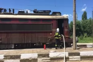 Запали се локомотив на пътнически влак