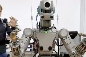 Русия изпрати в космоса говорещ робот