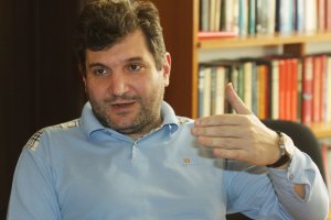 Доц Ганев натрупаха се много и тежки политико икономически скандали