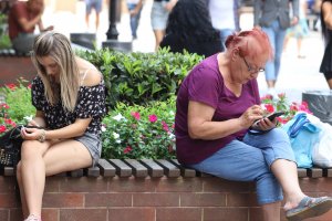 Смартфонът и телевизорът явно са сред най важните устройства за българите