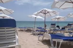 Хотелиери плашат с блокади, ако министърът не им докара туристи