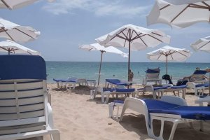 В навечерието на активния летен сезон в туристическия отрасъл се надига