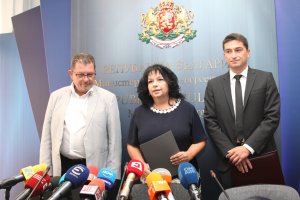 С общо 13 заявления за участие в процедурата за АЕЦ