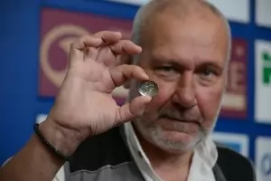 Николай Овчаров показа нови находки от Перперикон