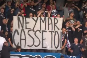 Феновете на ПСЖ: Неймар, махай се! (видео)