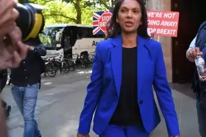  Консерватори и опозиция в Лондон се обединяват срещу Джонсън